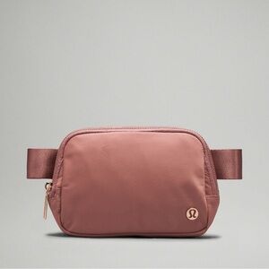 NEW LULULEMON EVERYWHERE BELT BAG 
COLOR SPICED CHAI/ ROSE GOLD